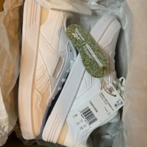 Reebok Women's Court Advance Clip Sneaker Size 5